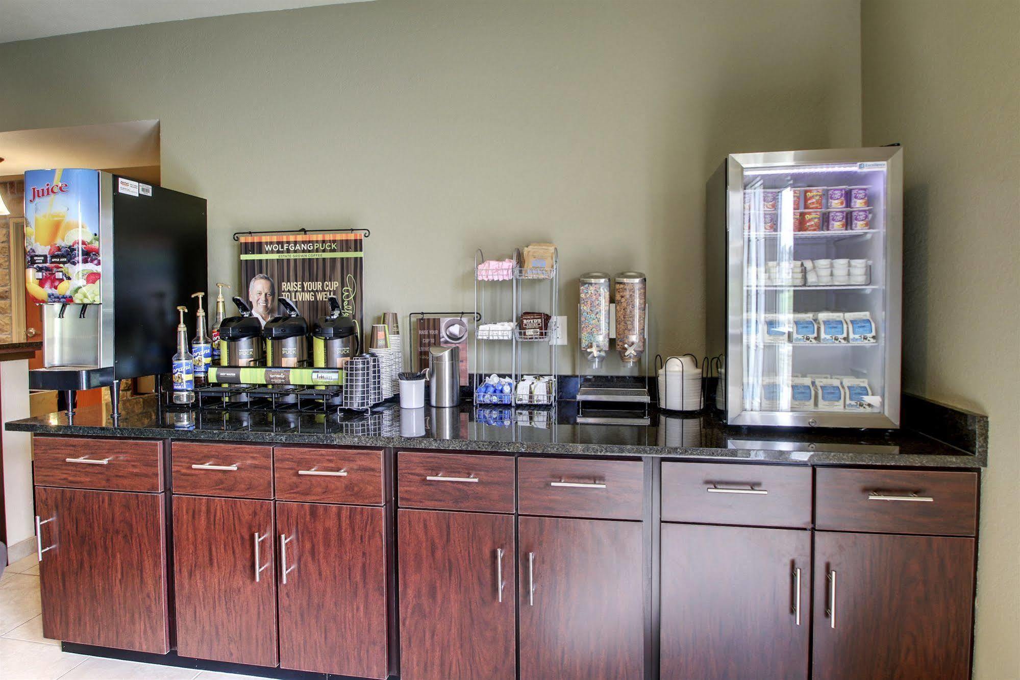 Cobblestone Inn & Suites - Avoca Bagian luar foto