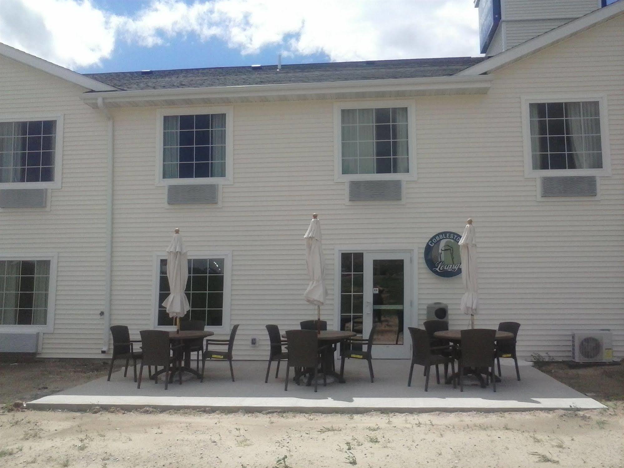 Cobblestone Inn & Suites - Avoca Bagian luar foto